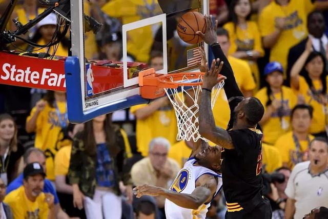 意甲-吉鲁破门佳夫乌龙 AC米兰3-3热那亚